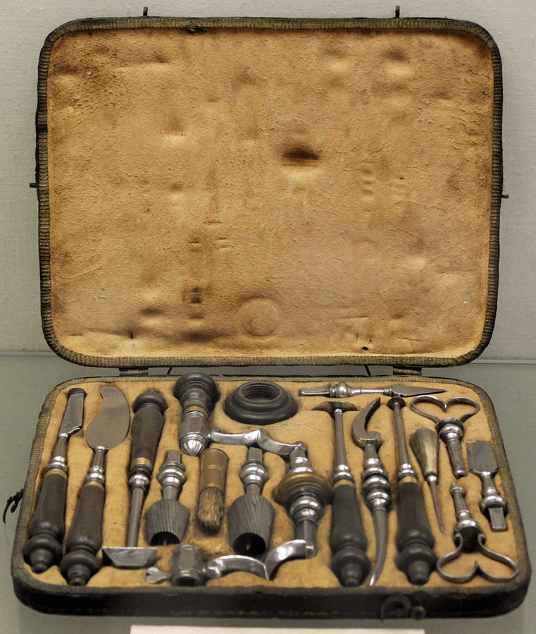 Instrumenti za trepanaciju, 18. vijek. (Germanic National Museum in Nuremberg. Anagoria, CC BY 3.0, via Wikimedia Commons)